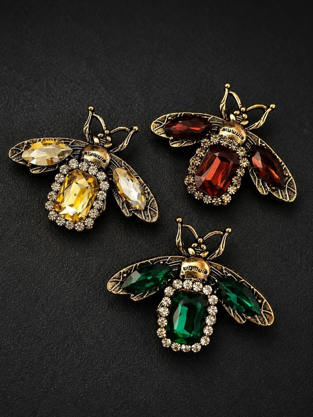 Gold Bee Brooch with Emerald Green Stones - Picture 5 of 8